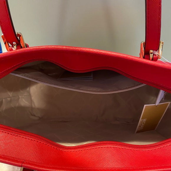 ✨Sold✨ Michael Kors Jet Set Tote - Picture 5 of 8